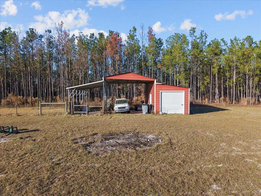 13691 201st Road Live Oak, FL 32060 - Photo 20 of 36 a view of a basketball court