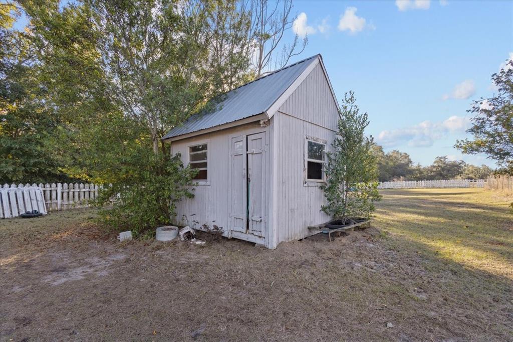 13691 201st Road Live Oak, FL 32060 - Photo 21 of 36 a view of a house with backyard and garden