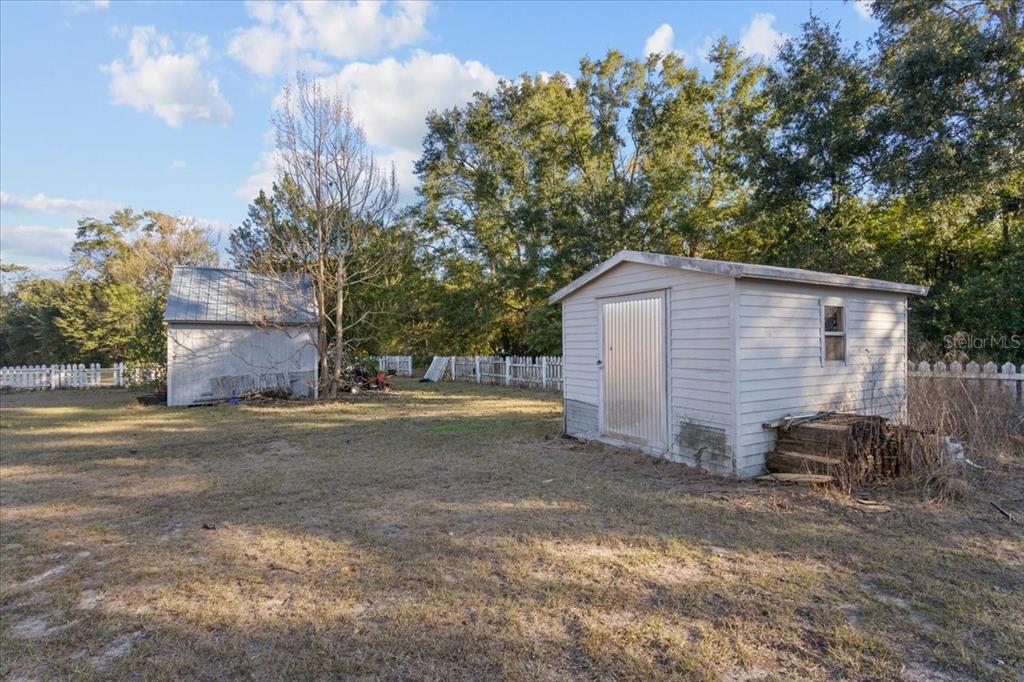 13691 201st Road Live Oak, FL 32060 - Photo 22 of 36 a view of a house with backyard and trees