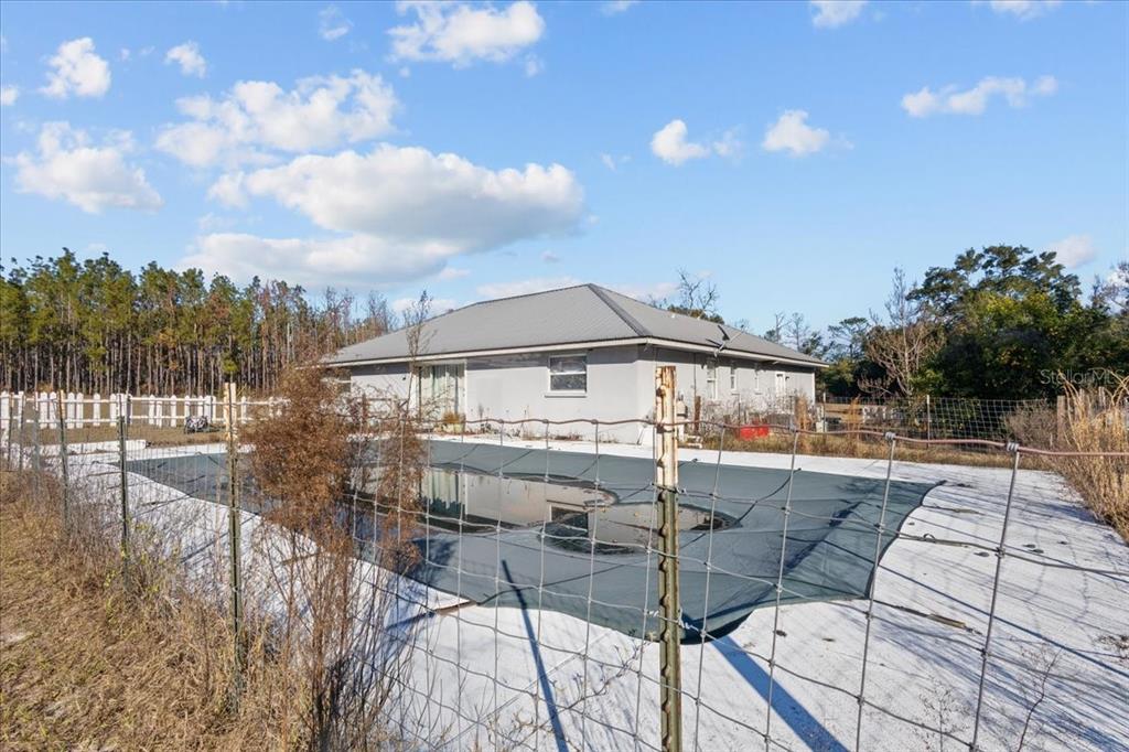 13691 201st Road Live Oak, FL 32060 - Photo 26 of 36 a view of a house with backyard and sitting area