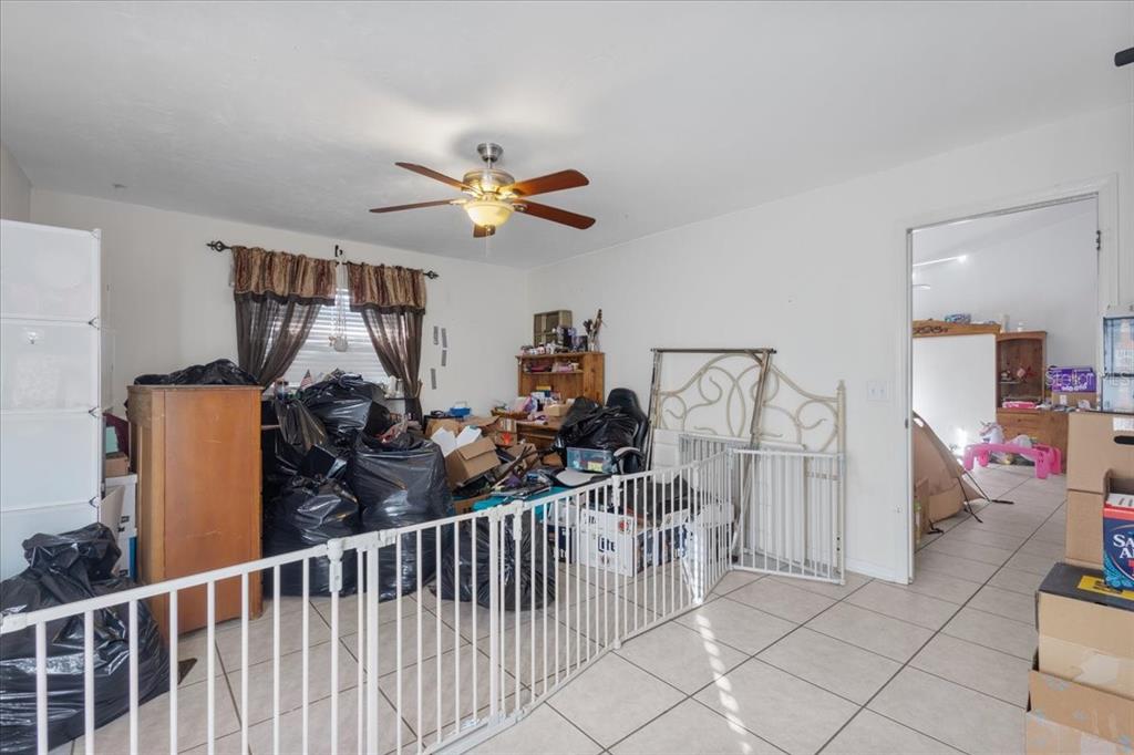 13691 201st Road Live Oak, FL 32060 - Photo 4 of 36 a view of a livingroom with furniture and a ceiling fan