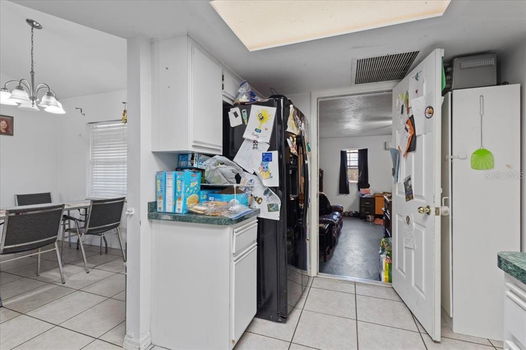 13691 201st Road Live Oak, FL 32060 - Photo 5 of 36 a view of a kitchen and dining room