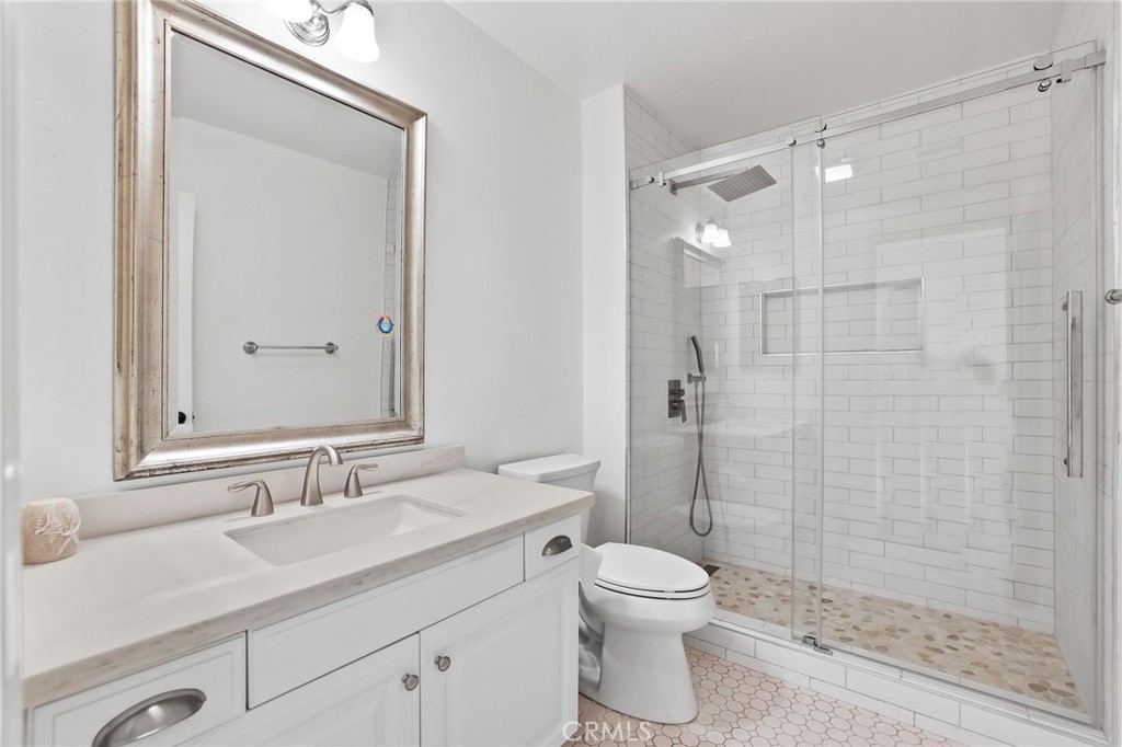 48 Arborside Irvine, CA 92603 - Photo 15 of 37 Upstairs Secondary Bathroom