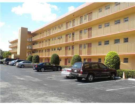 445 Northeast 195th Street, Unit 224 Miami, FL 33179 - Photo 4 of 4 Exterior Front