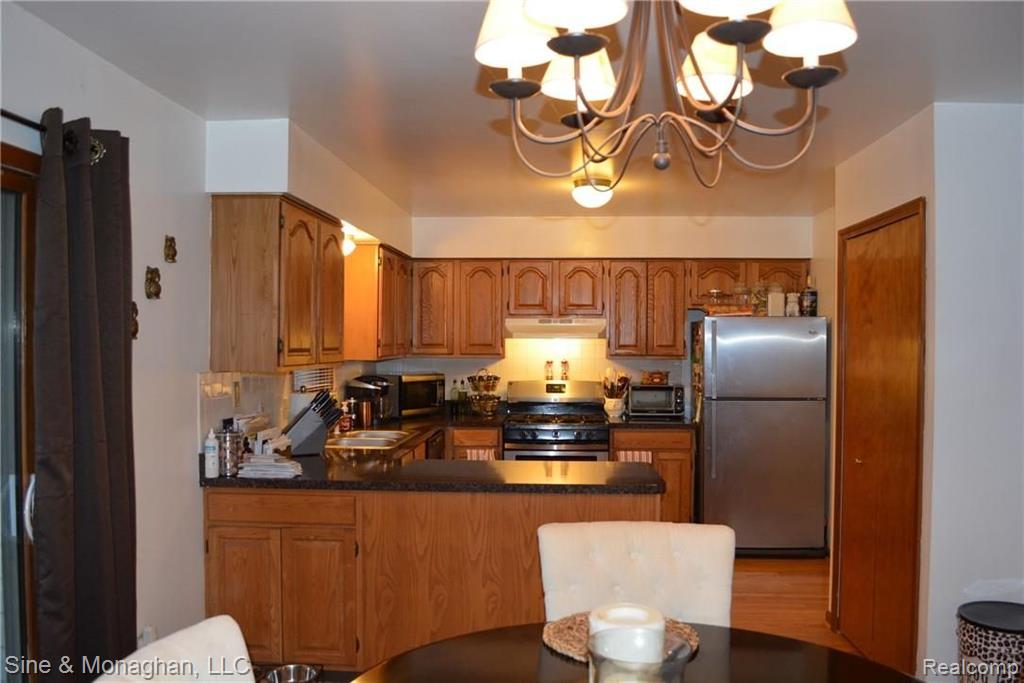 2072 Ridgemont Road Grosse Pointe Woods, MI 48236 - Photo 6 of 13
