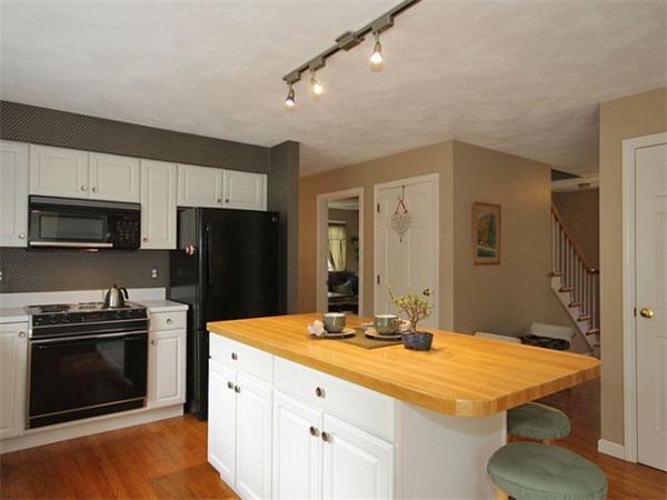 8 R Robinson Road Westford, MA 01886 - Photo 4 of 22 Gallery Image 4