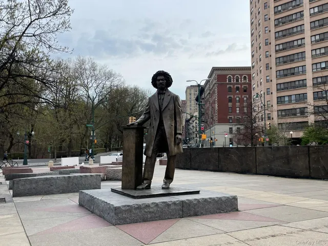 a view of a fountain in a yard