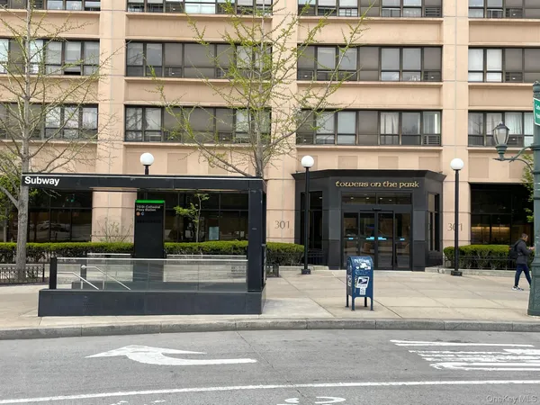 $3,850 | 301 West 110th Street, Unit 14F | Harlem
