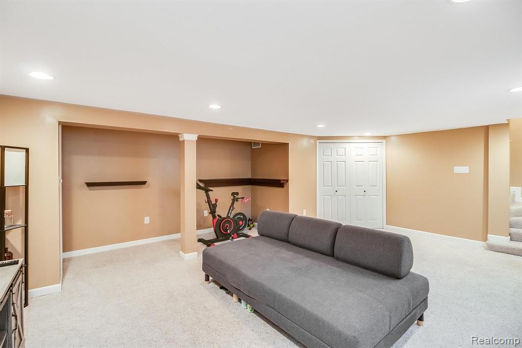 2035 Devonshire Road Bloomfield Hills, MI 48302 - Photo 32 of 36