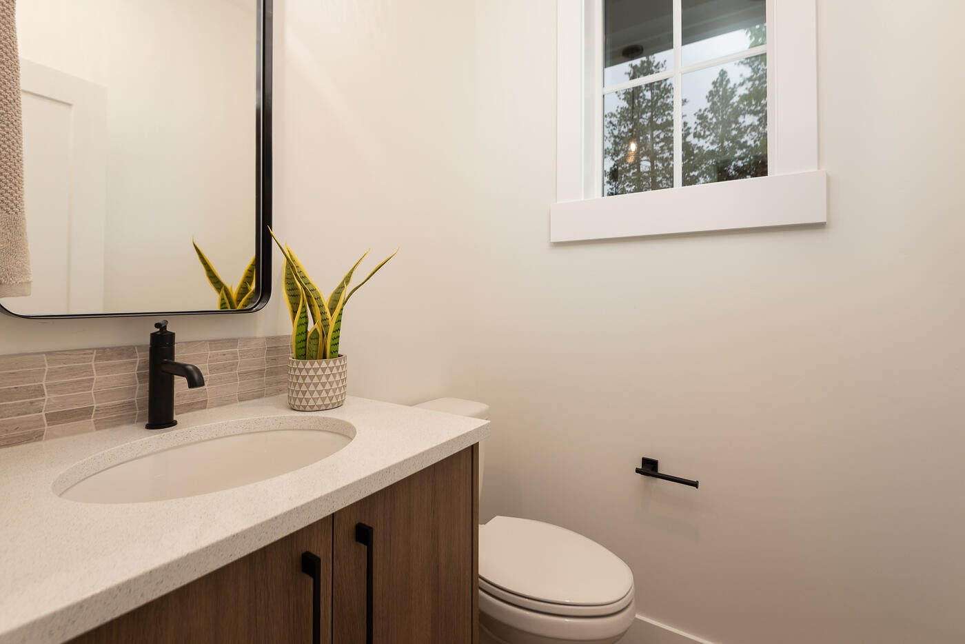 20470 Murphy Road Bend, OR 97702 - Photo 18 of 30 Half Bath