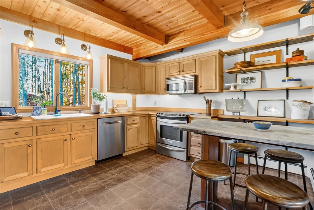 12 Pine Hill Road Easthampton, MA 01027 - Photo 4 of 42 Gallery Image 4