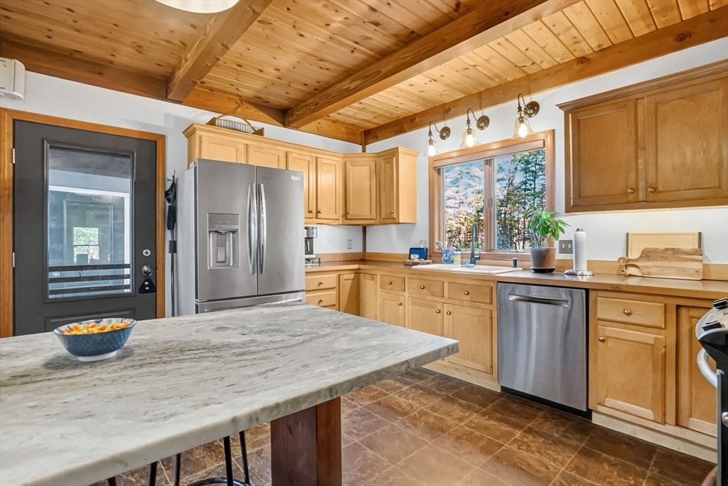 12 Pine Hill Road Easthampton, MA 01027 - Photo 5 of 42 Gallery Image 5