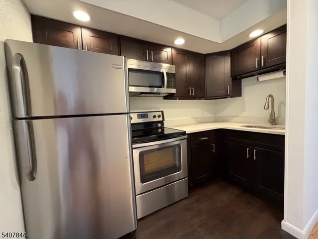 $1,500 | 155 Ledge-landing Rd Landing, Landing, NJ 07850