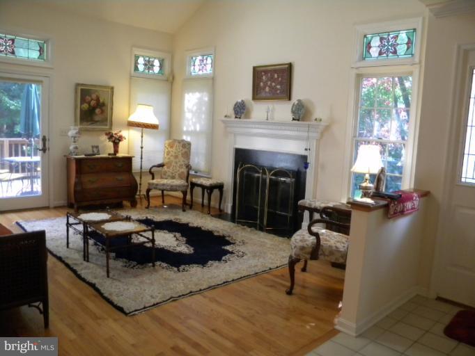 116 Spring Pl Way Annapolis, MD 21401 - Photo 17 of 20 Living Room