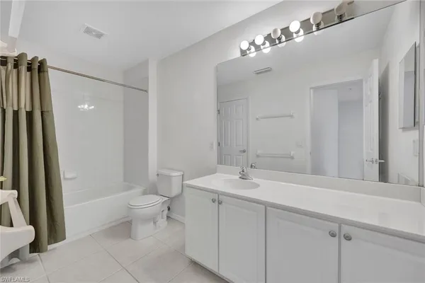 $2,680 | 1088 Oxford Lane, Unit 48, Naples, FL 34105