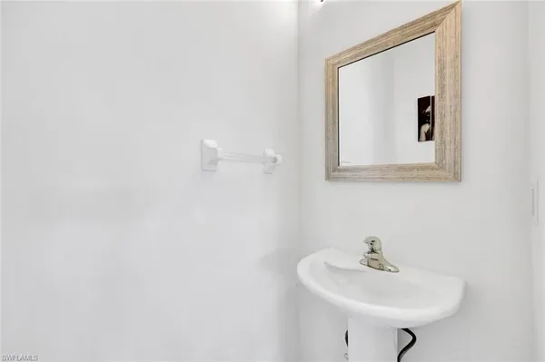 $2,680 | 1088 Oxford Lane, Unit 48, Naples, FL 34105