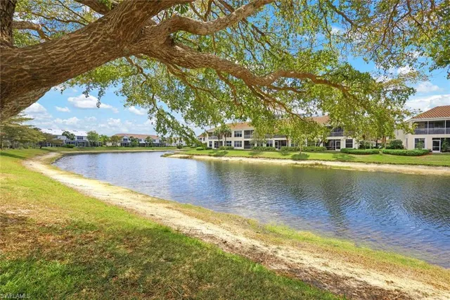 a view of a house with backyard and garden