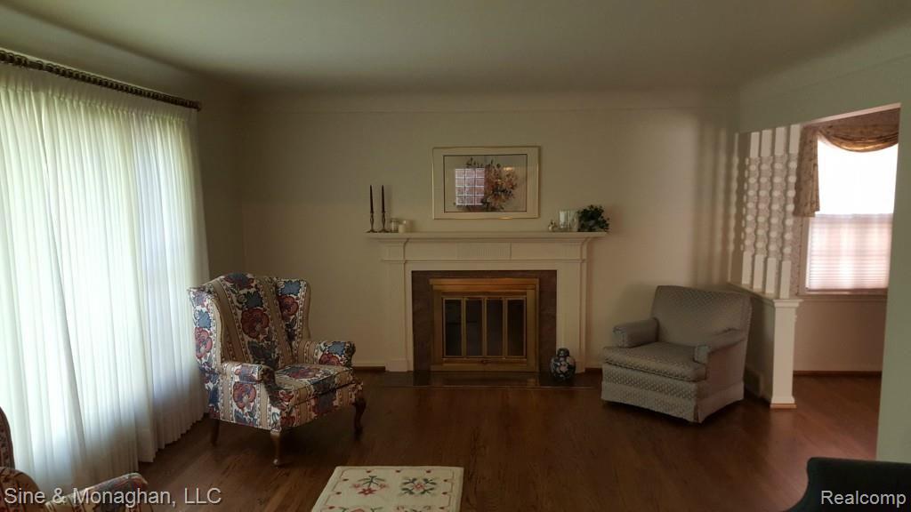 1960 Prestwick Road Grosse Pointe, MI 48236 - Photo 2 of 13 20150622_095433_001.jpg