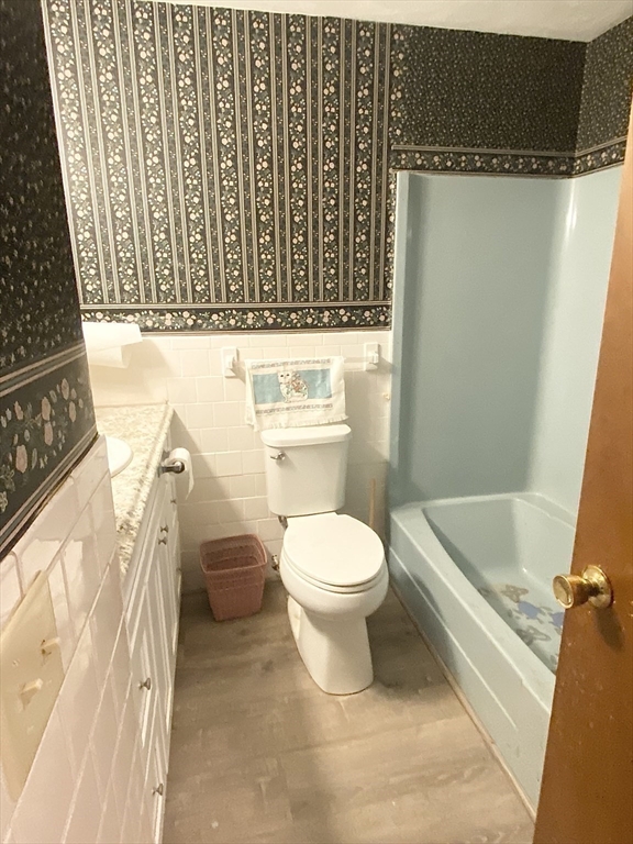 15 Cooper Road Northbridge, MA 01534 - Photo 9 of 22 a bathroom with a toilet a sink and a bathtub