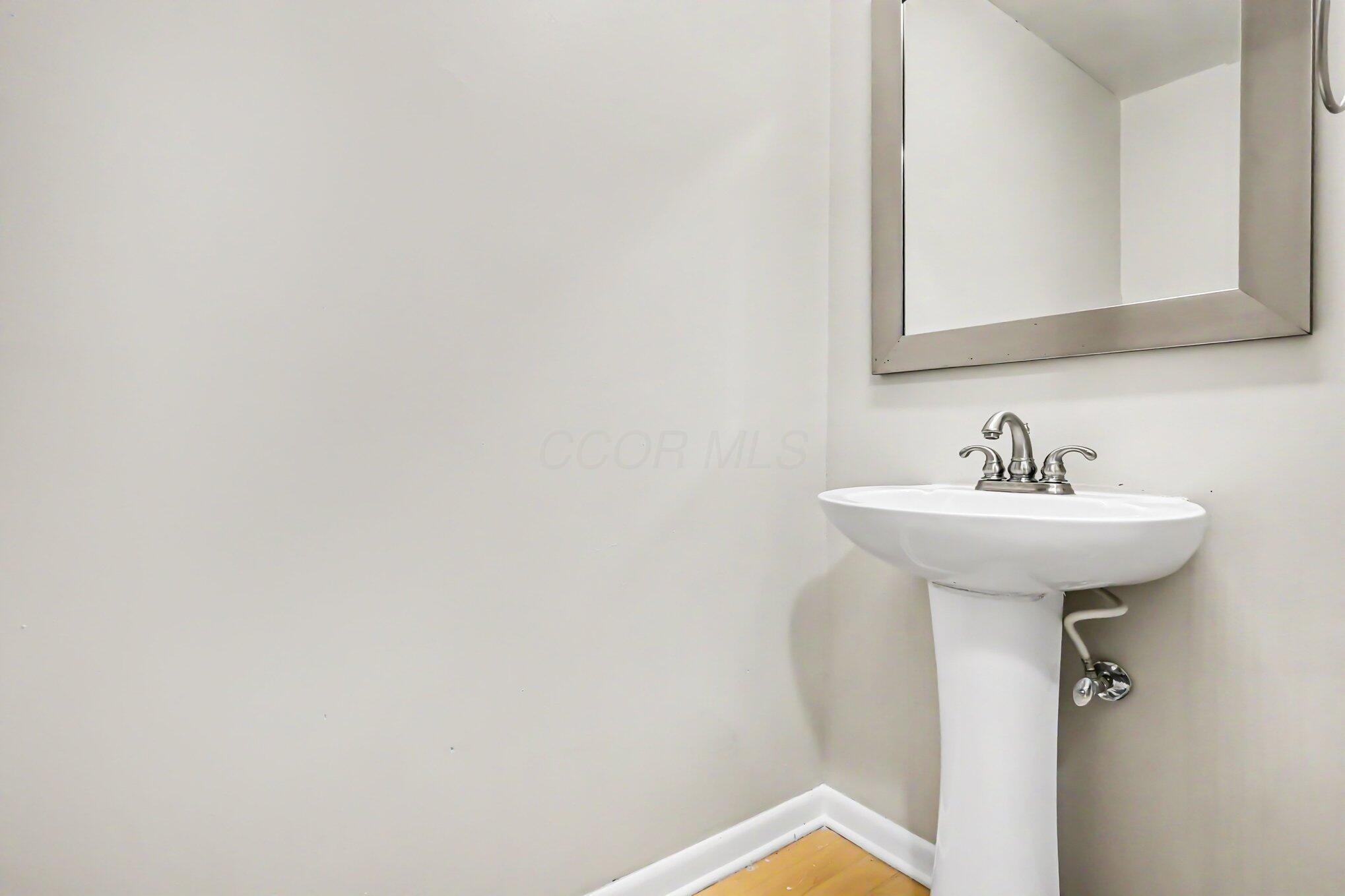 3600 Reed Road, Unit 18 Columbus, OH 43220 - Photo 12 of 24 First floor powder room
