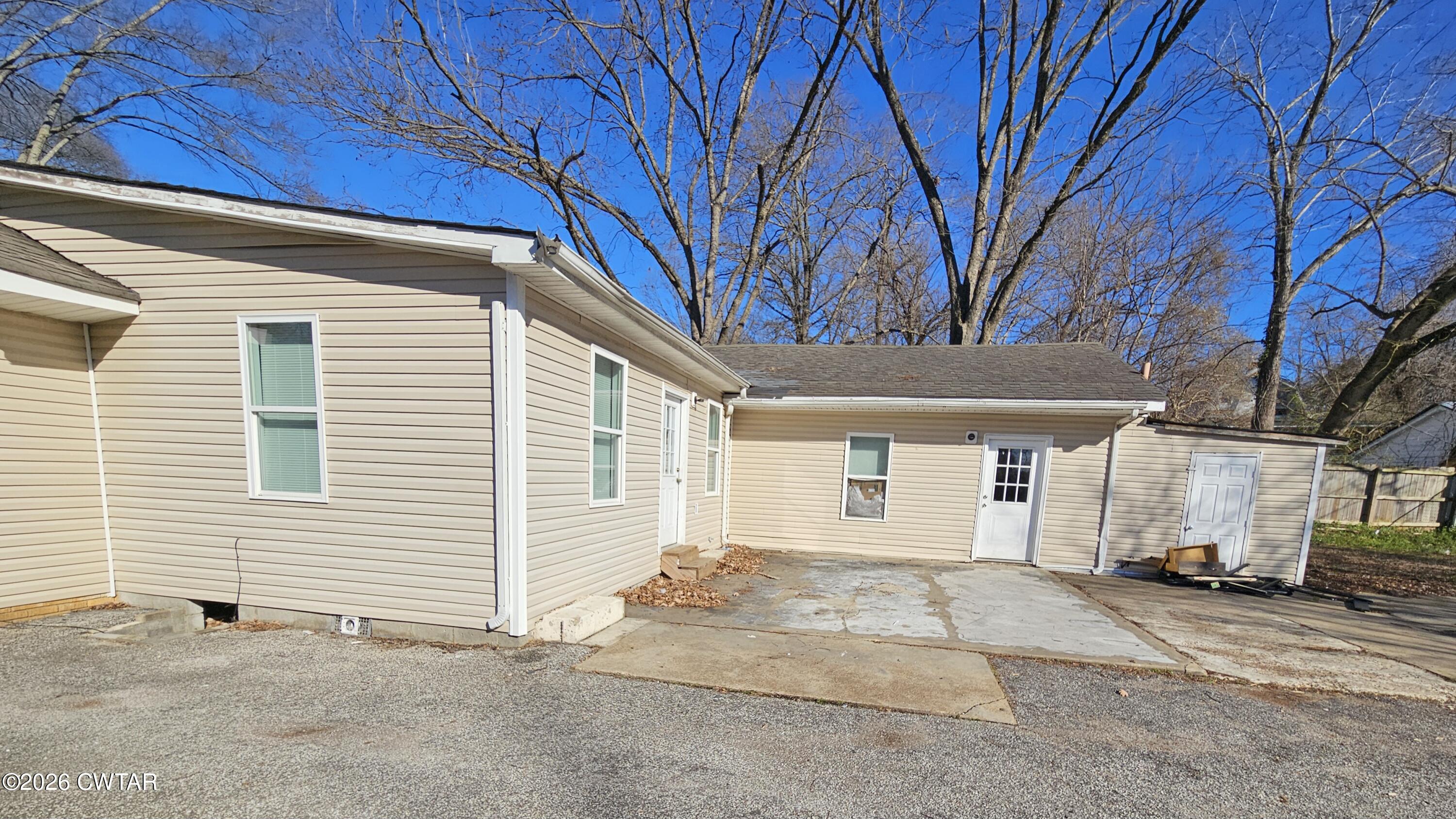 32 Russell Road Jackson, TN 38301 - Photo 13 of 15 a view of a house with a yard