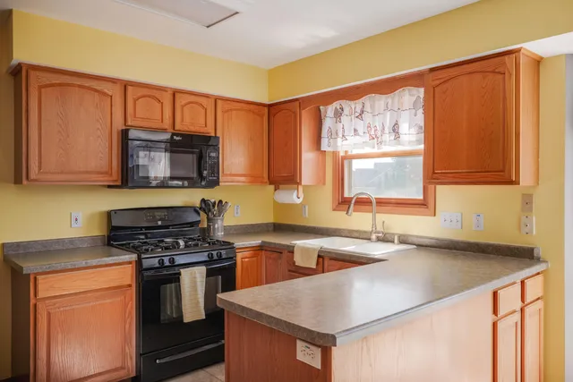 $469,900 | 5307 28th Place, Kenosha, WI 53144