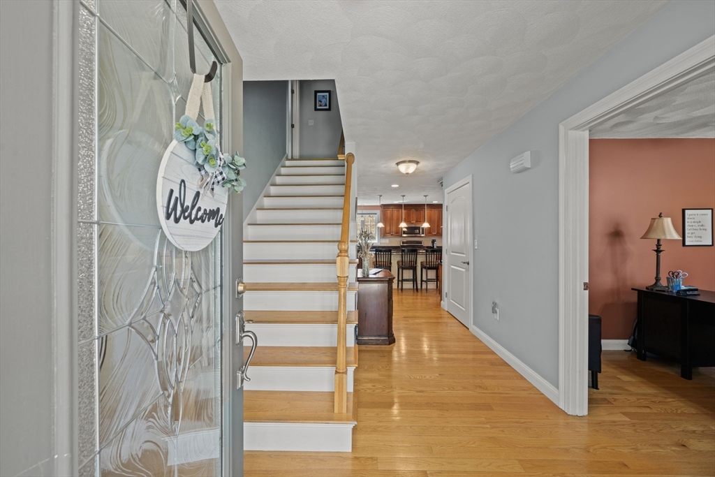 3 Curve Street Middleton, MA 01949 - Photo 4 of 42