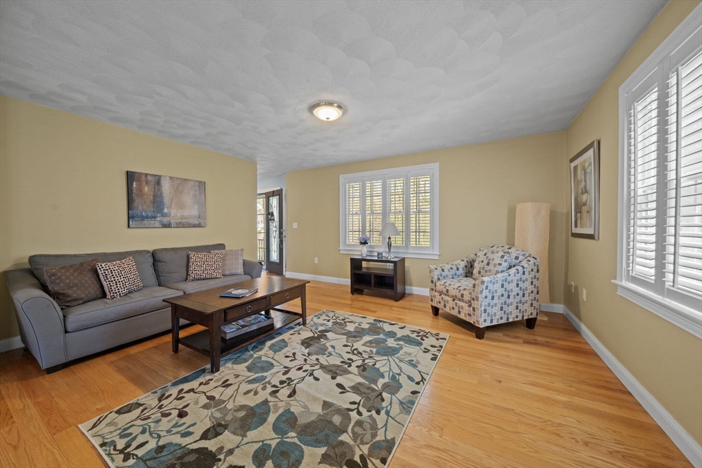 3 Curve Street Middleton, MA 01949 - Photo 6 of 42