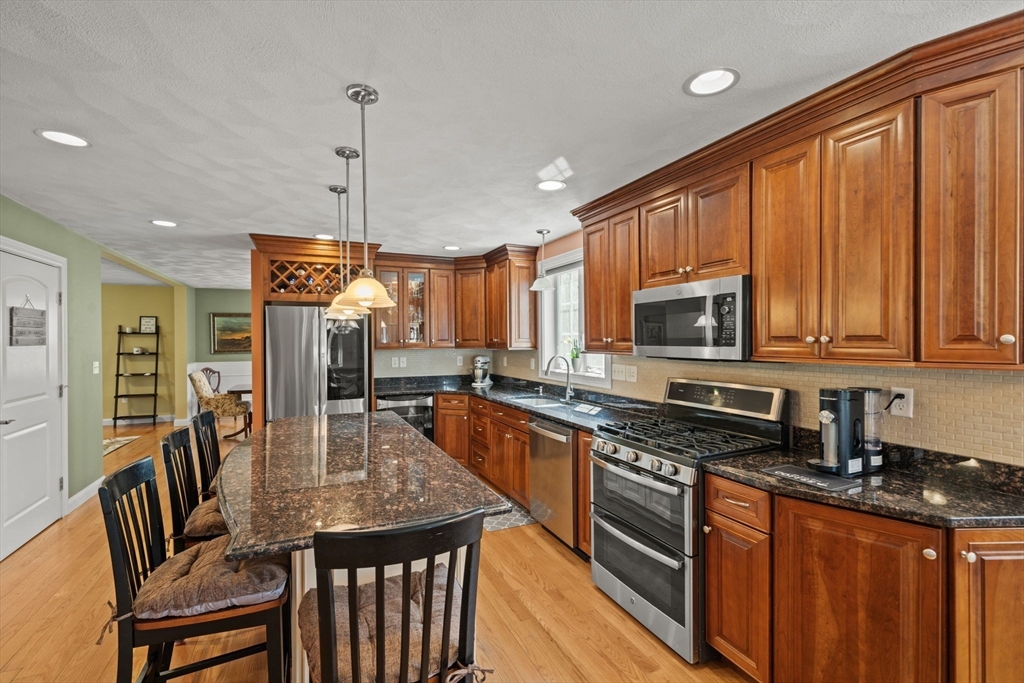 3 Curve Street Middleton, MA 01949 - Photo 10 of 42