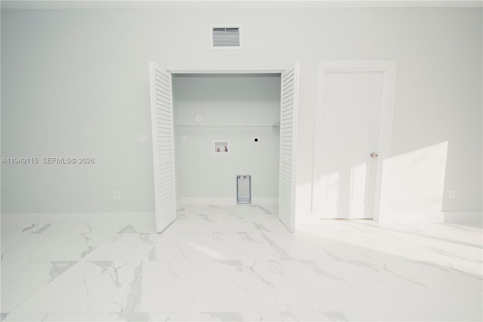 820 Northwest 18th Avenue Pompano Beach, FL 33069 - Photo 11 of 46 a view of an empty room