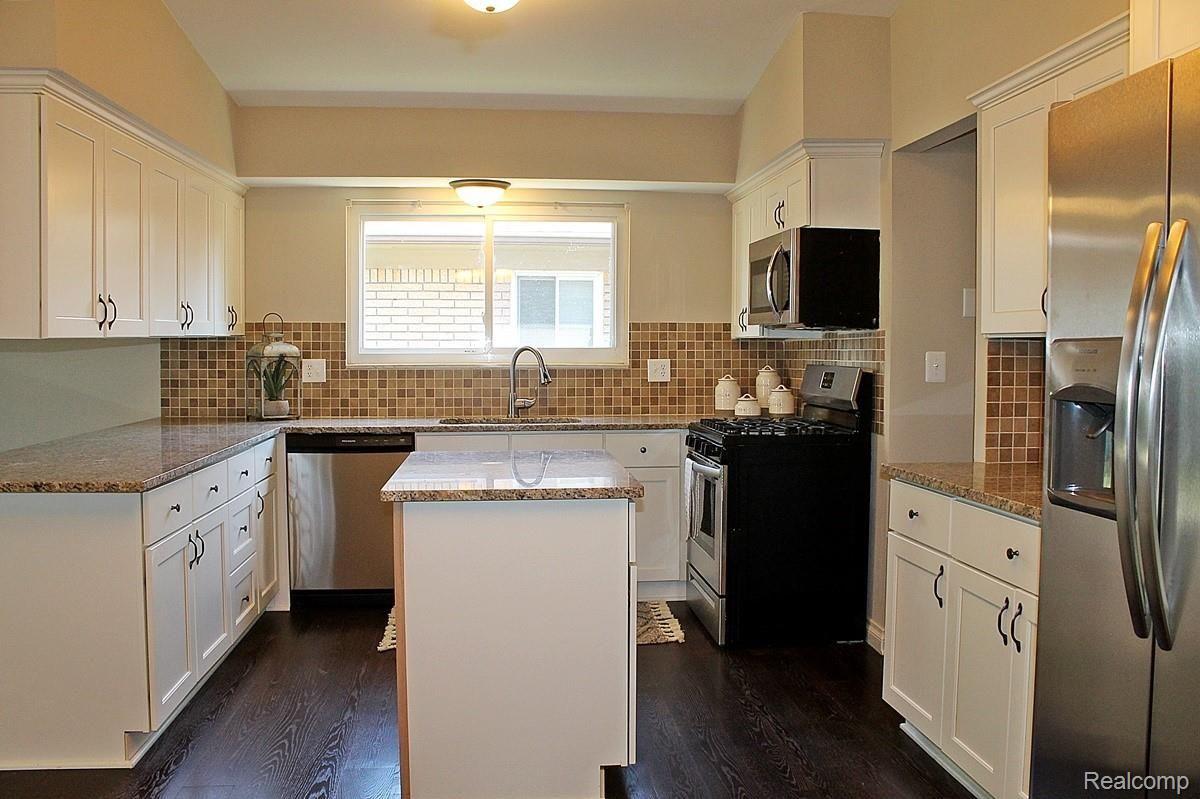 6094 Wedgewood Road Canton, MI 48187 - Photo 24 of 56 IMG_6680.JPG
