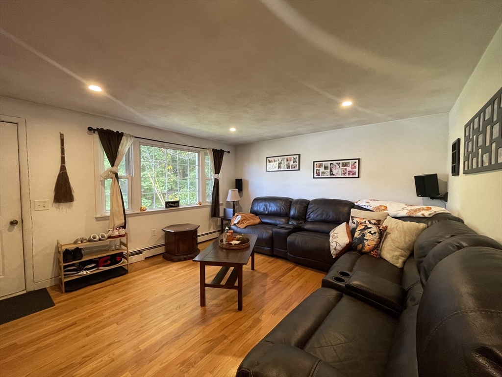 19 Oneida Avenue Worcester, MA 01606 - Photo 3 of 34 Gallery Image 3