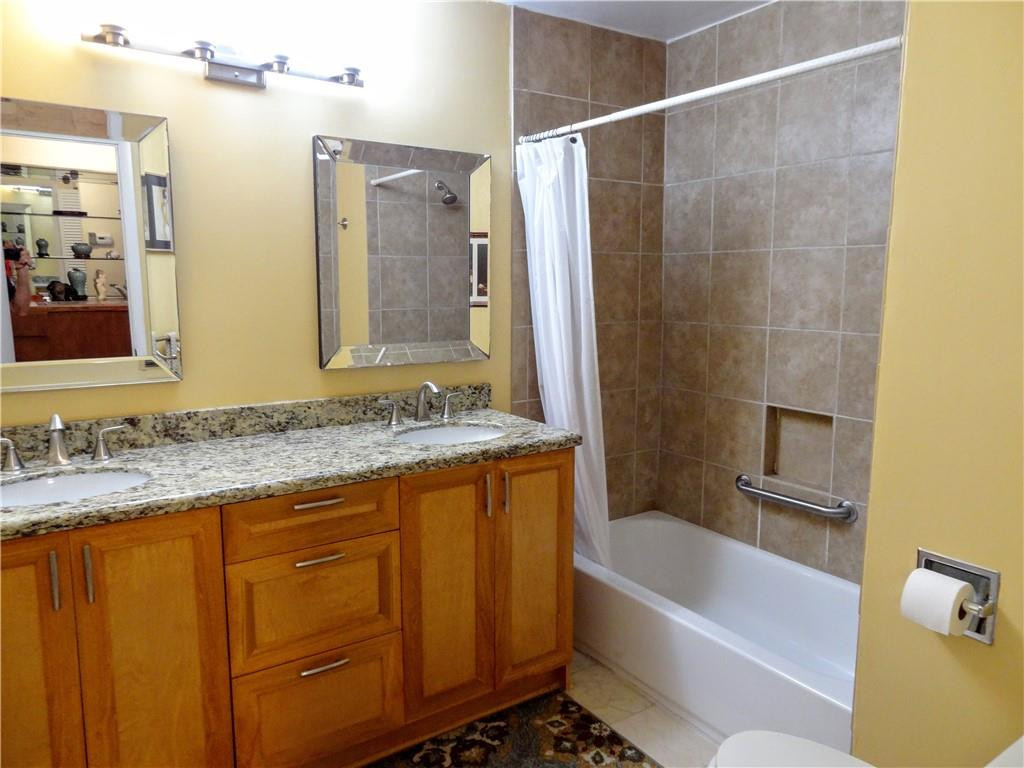21109 Escondido Way Boca Raton, FL 33433 - Photo 17 of 23 Bathroom 2