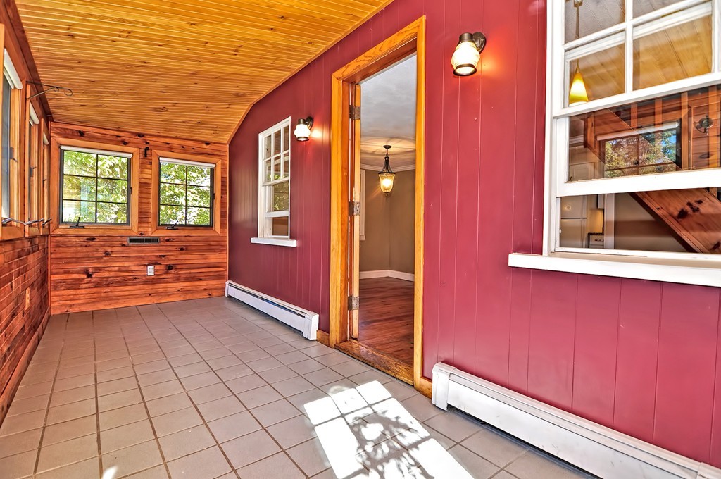 111 Lonsdale Farm Road Cumberland, RI 02864 - Photo 4 of 30 Gallery Image 4