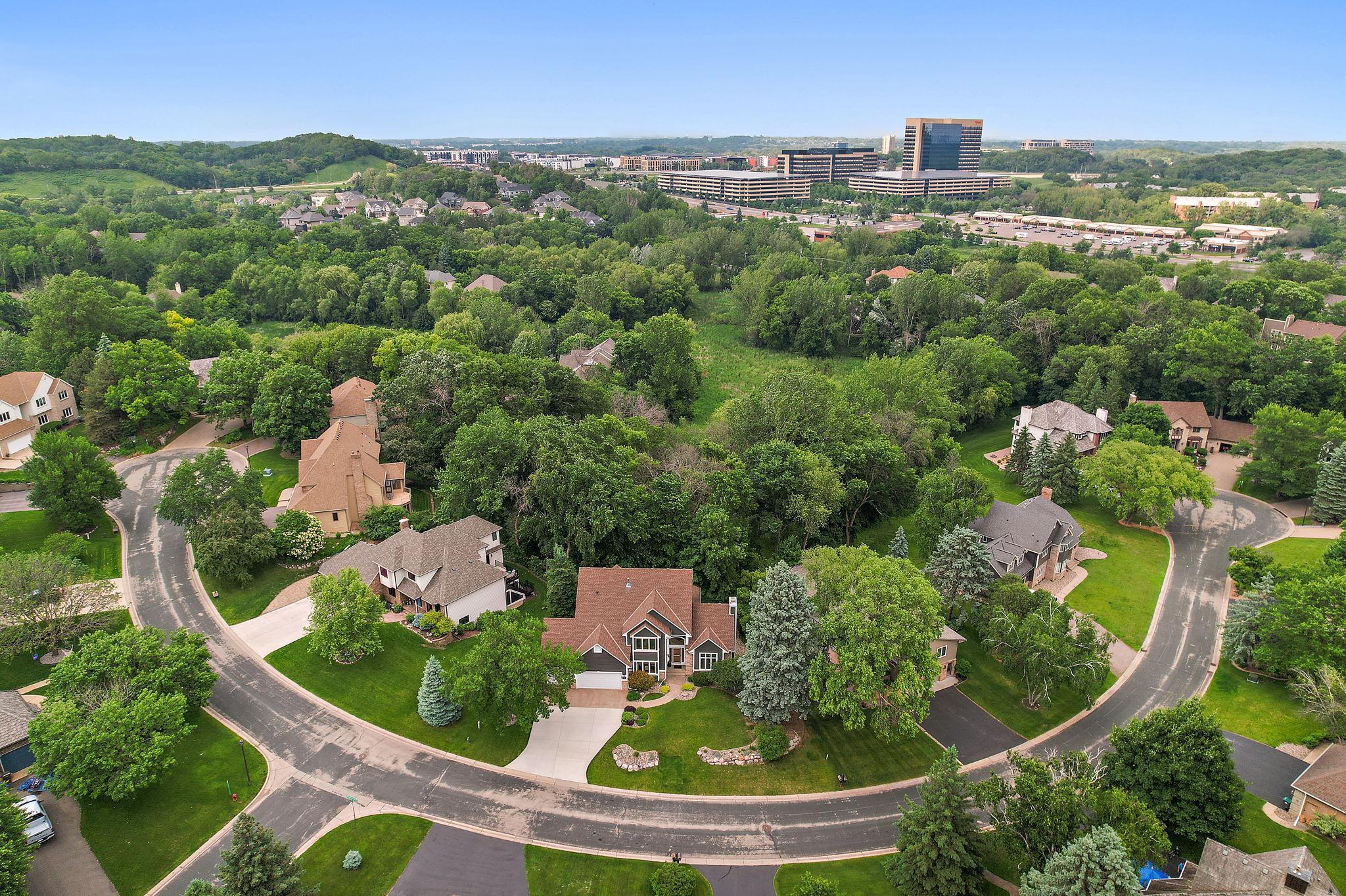 11582 Raspberry Hill Road Eden Prairie, MN 55344 - Photo 5 of 63 Gallery Image 5