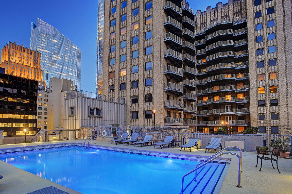 Welcome to Downtown Houston Commerce Towers Unit 1204.