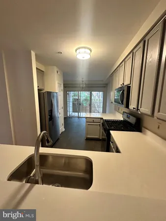 $2,990 | 1526 Northern Neck Drive, Unit 102, Vienna, VA 22182