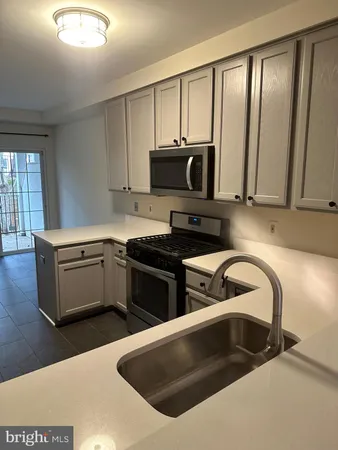 $2,990 | 1526 Northern Neck Drive, Unit 102, Vienna, VA 22182