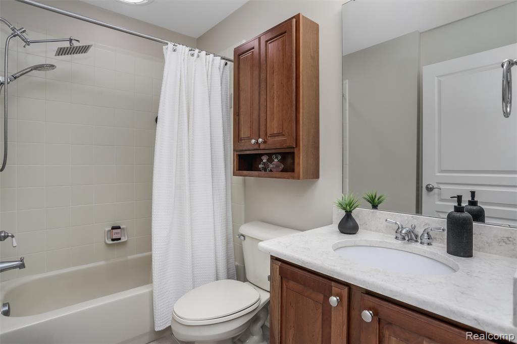 5687 Stonehaven Boulevard Rochester, MI 48306 - Photo 34 of 52 Gallery Image 34