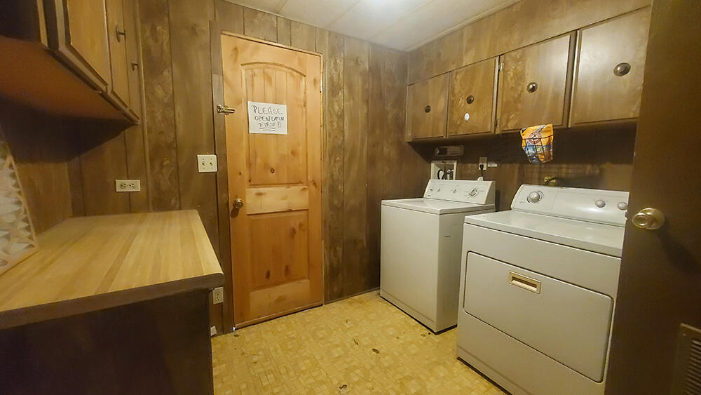3801-3831 Almar Road Grants Pass, OR 97527 - Photo 12 of 38 3801 Almar 11 laundry