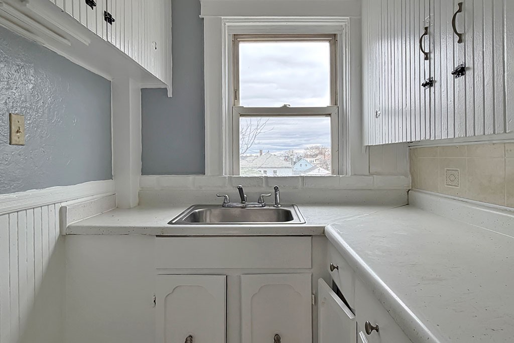 187 Sisson Street Pawtucket, RI 02860 - Photo 11 of 48 2nd Floor