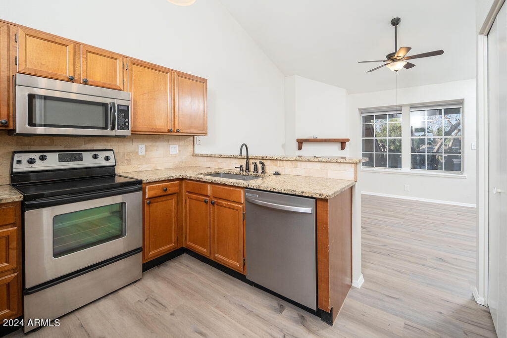 7977 West Wacker Road, Unit 212 Peoria, AZ 85381 - Photo 6 of 17 08_Kitchen_02