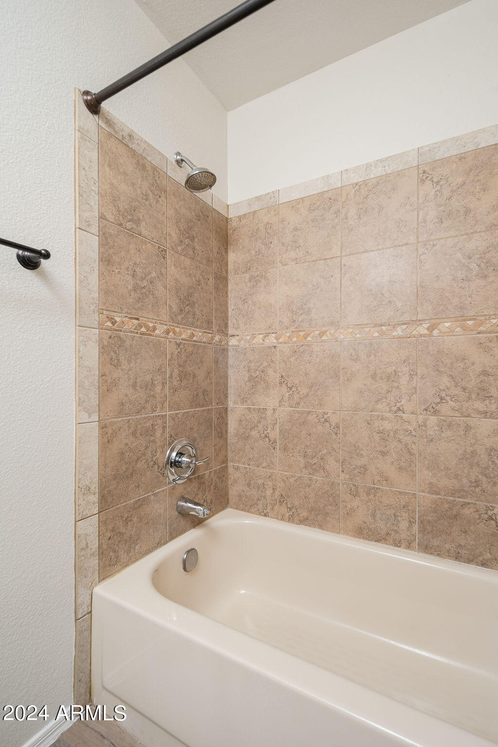 7977 West Wacker Road, Unit 212 Peoria, AZ 85381 - Photo 10 of 17 10_Bath_02