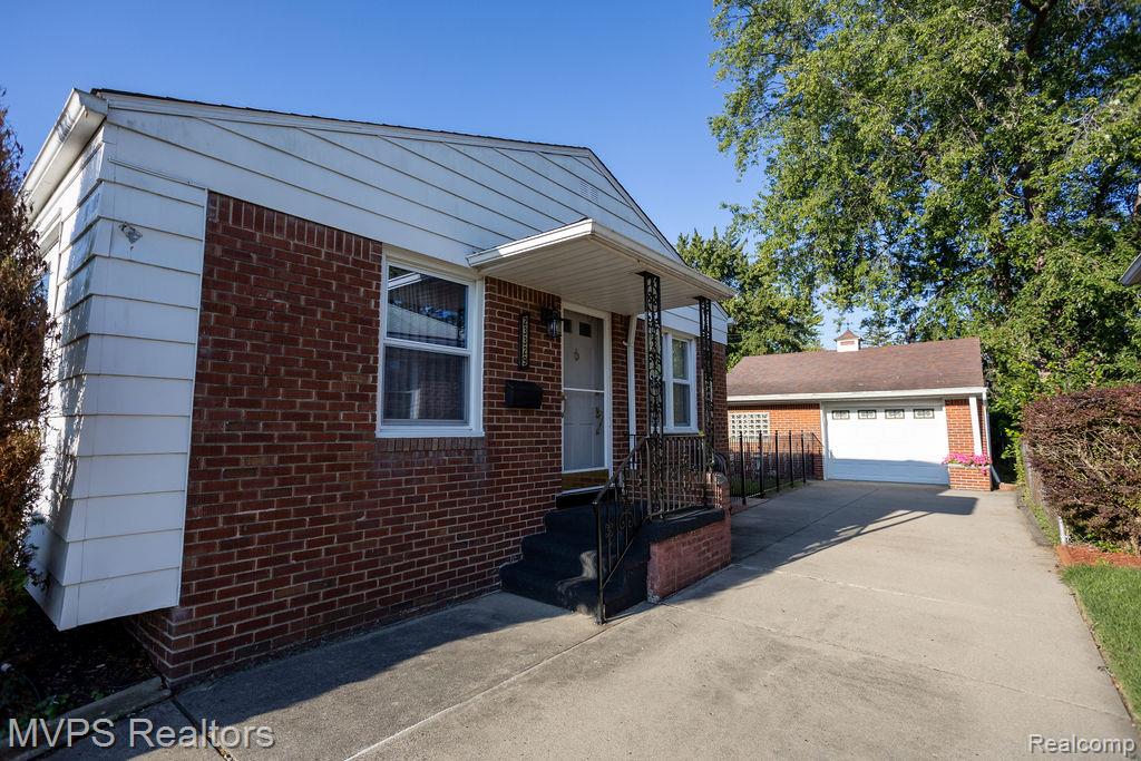 23329 Roxana Avenue Eastpointe, MI 48021 - Photo 3 of 19