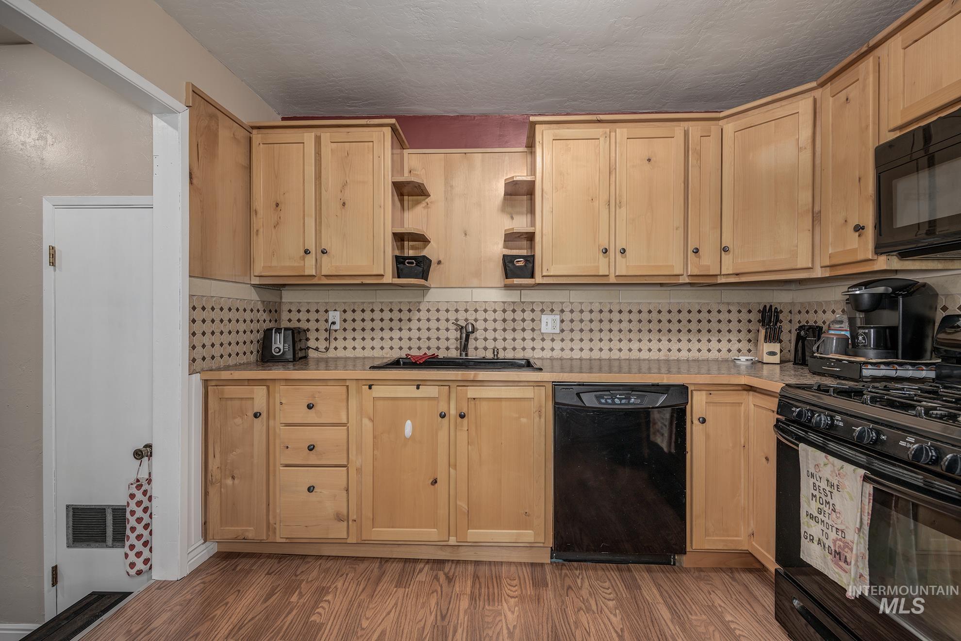 611 West Indianhead Road Weiser, ID 83672 - Photo 9 of 37