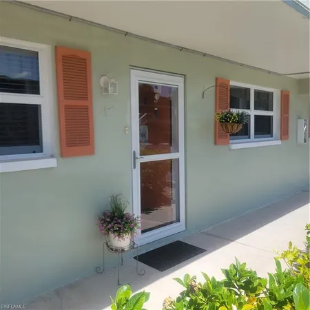 $149,900 | 200 Valley Stream Drive, Unit 4B, Naples, FL 34113
