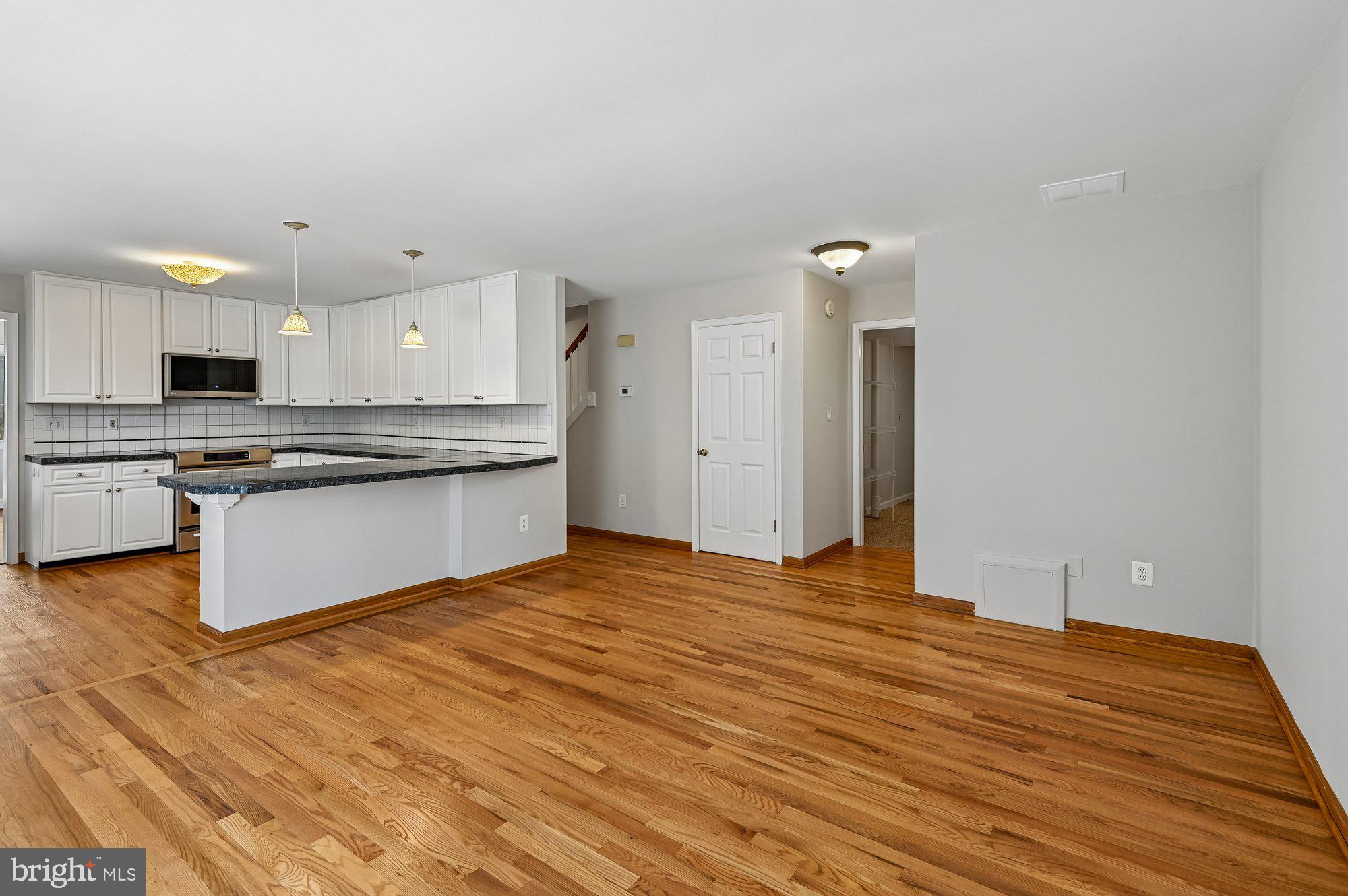 5106 Thunder Hill Road Columbia, MD 21045 - Photo 12 of 57 Family Room