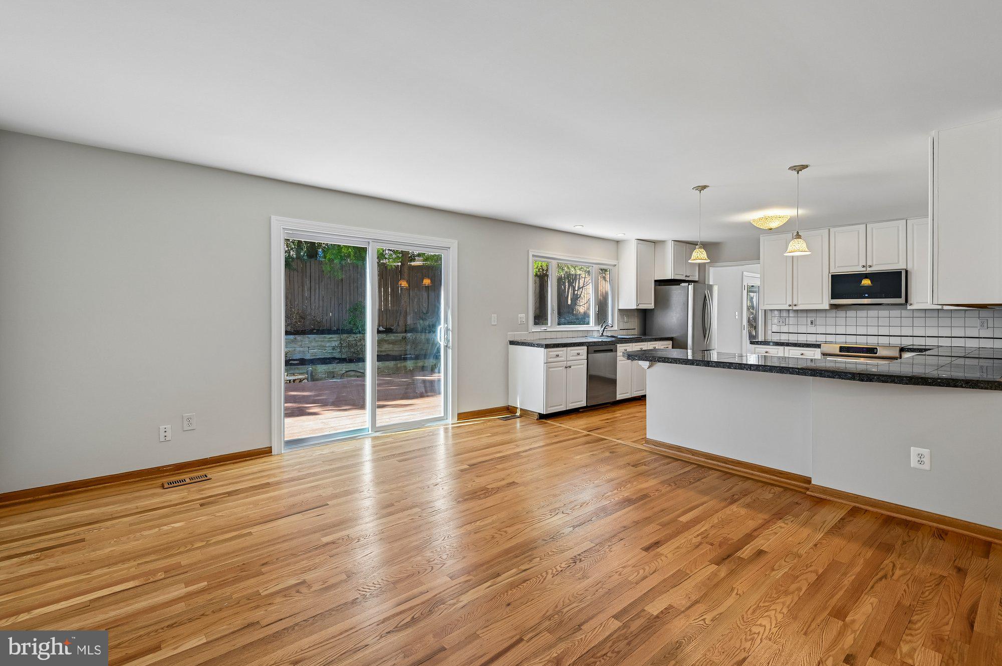 5106 Thunder Hill Road Columbia, MD 21045 - Photo 14 of 57 Family Room