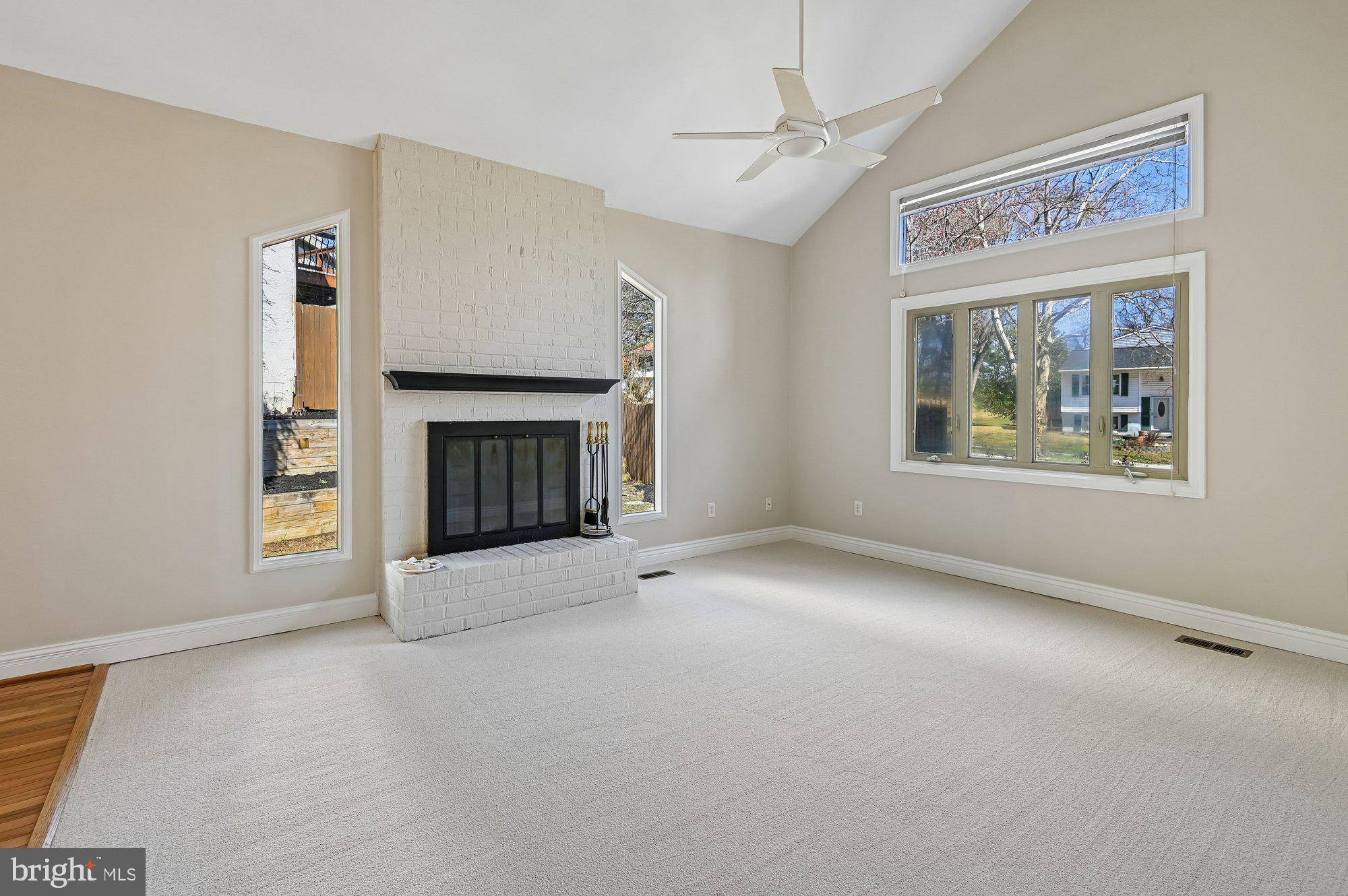 5106 Thunder Hill Road Columbia, MD 21045 - Photo 2 of 57 Living Room