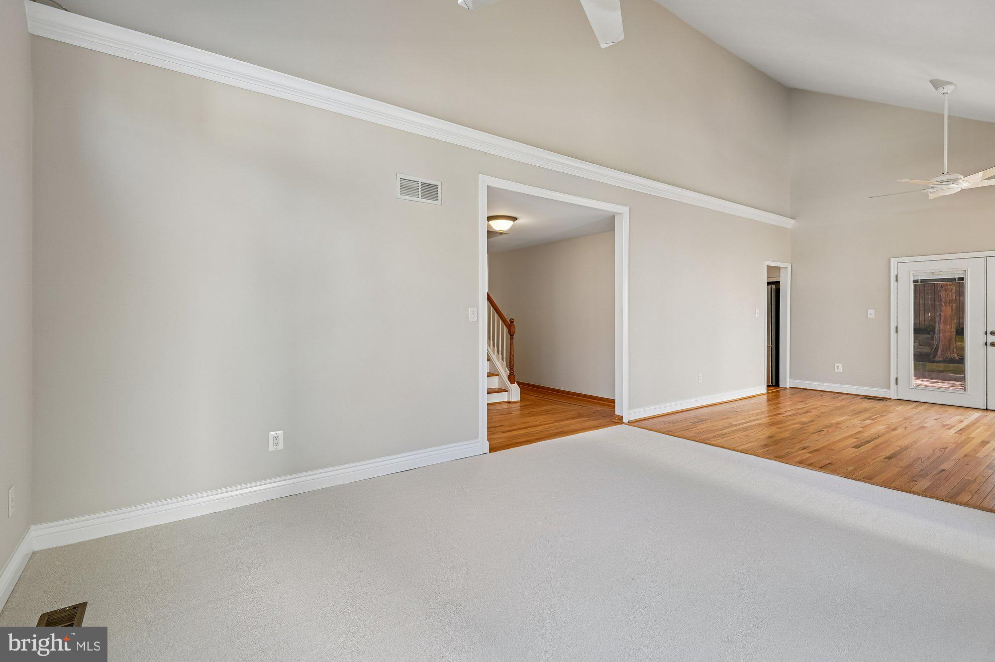 5106 Thunder Hill Road Columbia, MD 21045 - Photo 4 of 57 Living Room